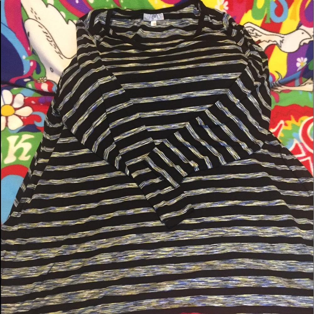 Sporty and cute stripped blouse.